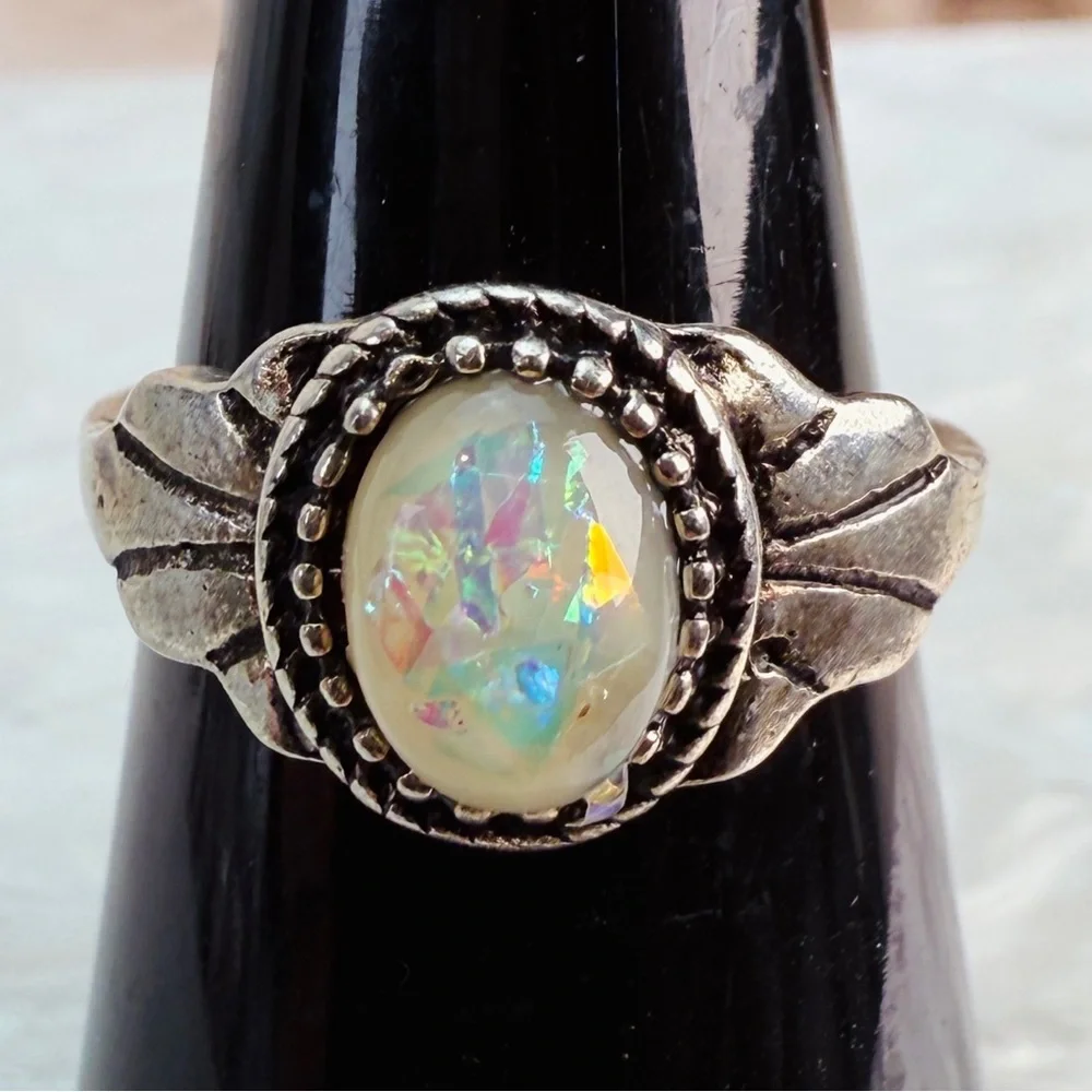Beautiful aged Silvertone size 6 3/4 costume ring